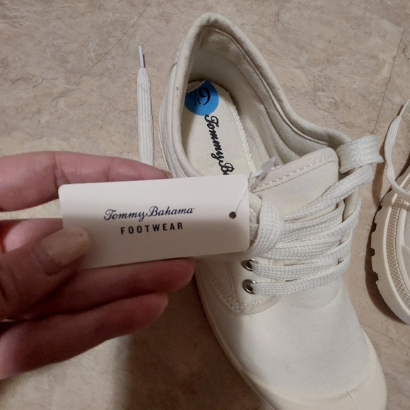 Tommy Bahama canva sneakers bnwt size 6.5 - Picture 4 of 5